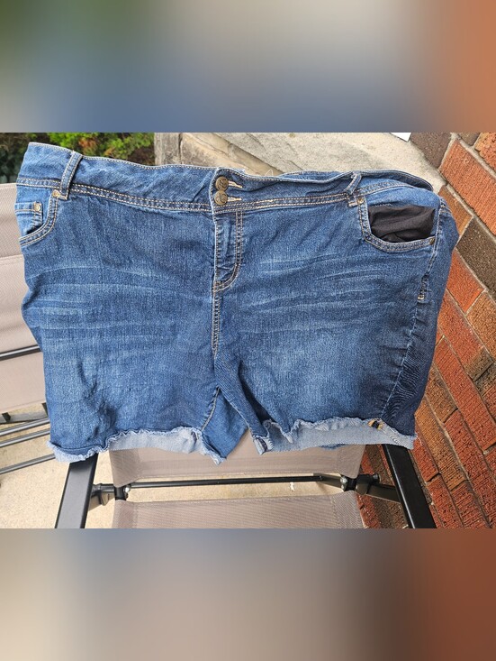 Penningtons Pants - DC Slightly Curvy Jean Shorts